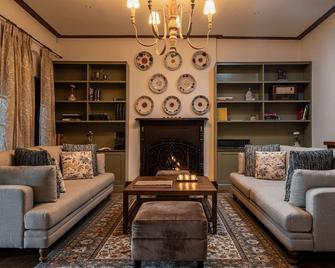 Stafford Bungalow - נווארה אליה - טרקלין