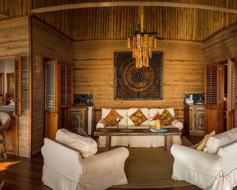 Turtle Inn by Francis Ford Coppola - Placencia - Sala de estar