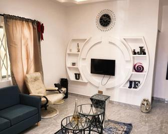 Beautiful Holiday Home - Aburi - Living room