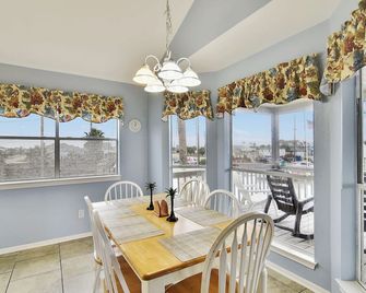 Catch of the Day - Galveston - Dining room
