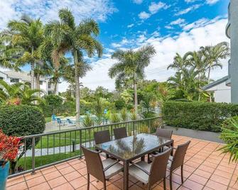 Pacific Place Apartments - Bilinga - Balcony