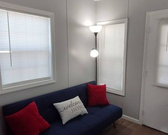 Cozy House Near Parks - Avon Park - Sala de estar