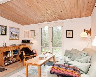 Cozy Holiday Home in Bryrup With Terrace - Bryrup - Sala de estar