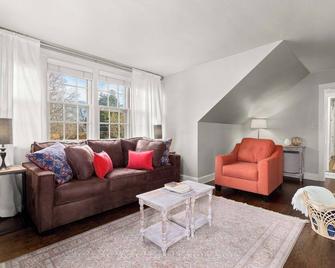 Cottage Charm | Private Rooftop Deck - Nashville - Stue