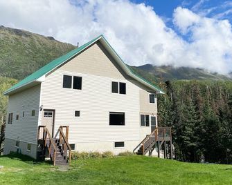 360 mountain views- Cozy cabin with room for all - Cooper Landing - Building