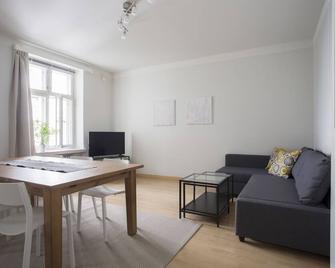 2ndhomes 2BR apartment by the Esplanade Park - הלסינקי - סלון