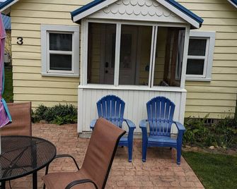 Little Yellow Cottages #3 - Port Austin - Patio