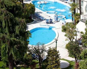 Hotel Due Torri - אבאנו טרמה - בריכה