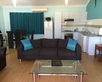 Driftwood Apartments - Esperance - Living room