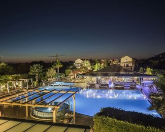 Avithos Resort Hotel - Svoronata - Piscine