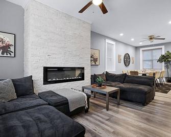 Spacious Modern 5br Home Near Downtown St Louis - St. Louis - Sala