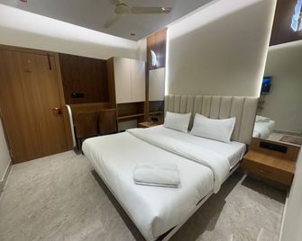 Hotel Green County - Kalyān - Bedroom