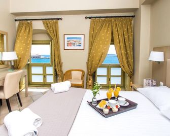 Diogenis Hotel - Ermoupoli - Schlafzimmer