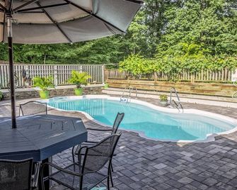 Heaven on Earth - A Perfect Getaway - Montague - Pool