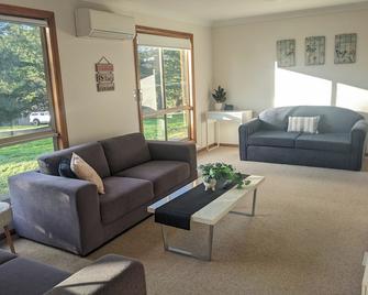 Yass farmstay (house) - Yass - Obývací pokoj
