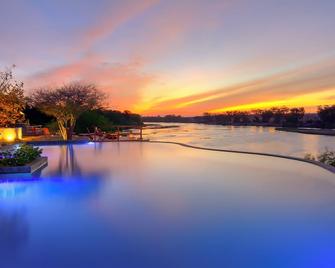 Kudu Safari Camp - Koito - Piscina
