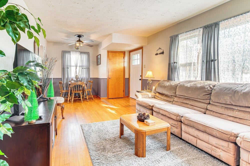 1 Mi to Route 66: Home w/ Large Yard! - Lincoln - Obývací pokoj