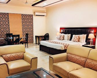 When In Gurgaon - Service Apartments Next To Artemis Hospital - Gurugram - Bedroom