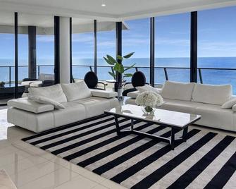 Sub Penthouse Oracle 46th floor - GC Getaways - 清除島海域 - 客廳