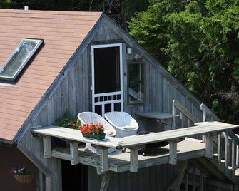 Intimate sunny apartment with an ocean view - Southwest Harbor - Balkon