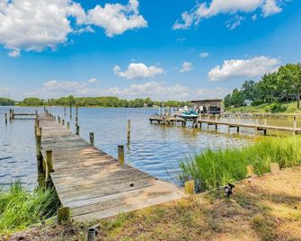 River Refresh - Waterfront with Spa on Placid Bay Luxury Vacation Rental by B Michaels Escapes - Colonial Beach - Outdoors view