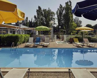 ibis Styles Marseille Provence Aéroport - Vitrolles - Pool