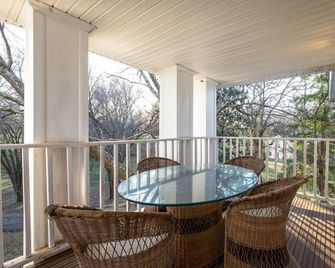 Southern Charm meets Old World Hospitality - Nashville - Balkong