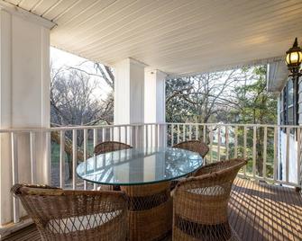 Southern Charm meets Old World Hospitality - נאשוויל - מרפסת