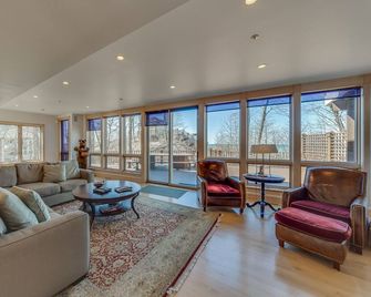 Lake Michigan Beach Front Home - Stevensville - Wohnzimmer