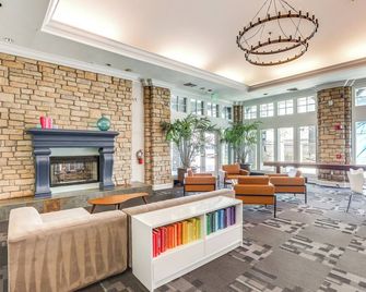 1 Mi to Downtown Denver: Condo w/ Pool Access! - Denver - Lobby