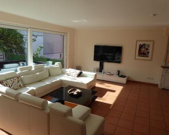 Hotel Am Sportpark - Duisburg - Living room