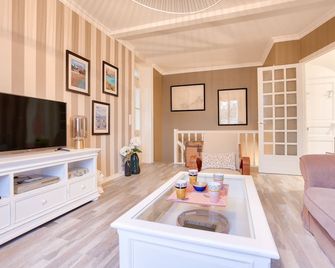 A 400m De La Plage, Maison Ancienne Pour 4 - Dinard - Olohuone