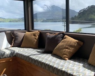 Haven In The Bay: Self-Contained 3 Bedroom Waterfront Beach House - Whangarei - Obývací pokoj
