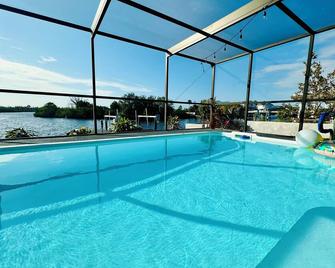 Anclote Oasis - Tarpon Springs - Waterfront Sunsets & Private Pool - Holiday - Piscina