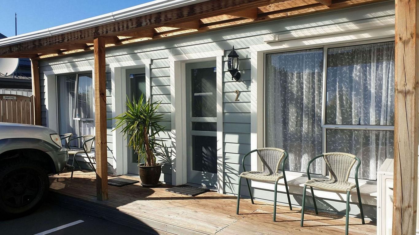 Cranford Cottages and Motel