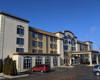 Baymont by Wyndham Rockford - Rockford - Building