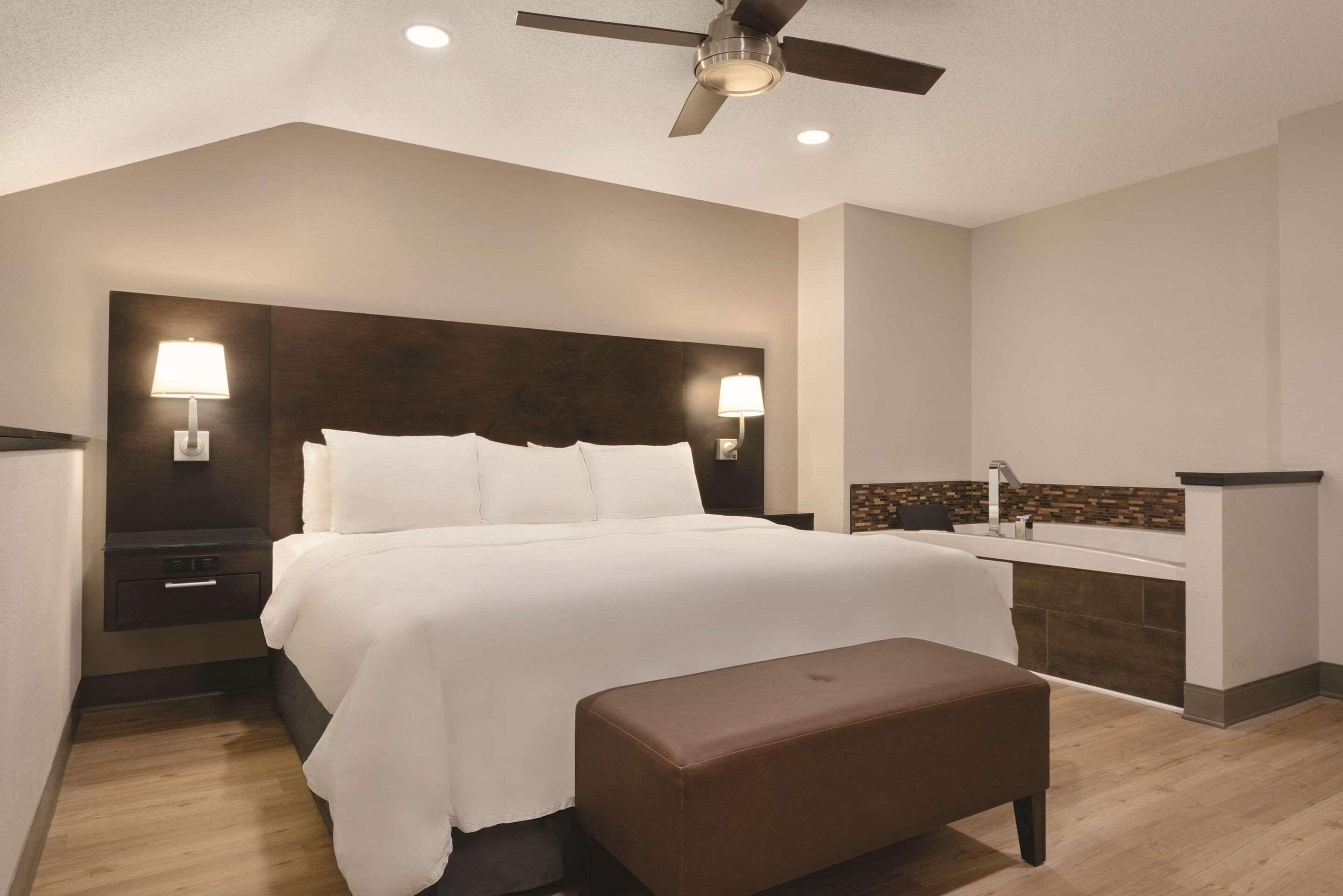 Radisson Hotel & Conference Center Rockford, IL - רוקפורד - חדר שינה