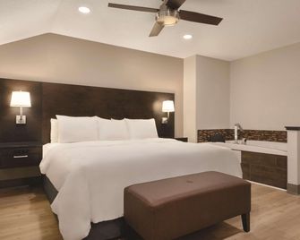 Radisson Hotel & Conference Center Rockford, IL - Rockford - Bedroom