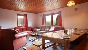 The Smiddy Bunkhouse and Snowgoose Apartments - Fort William - Living room
