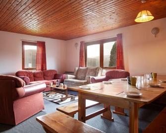 The Smiddy Bunkhouse and Snowgoose Apartments - Fort William - Living room