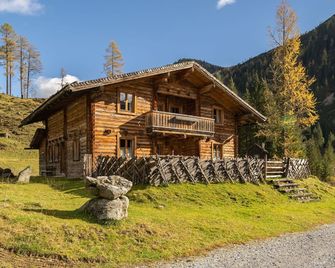 Beautiful private villa for 17 guests with WIFI, TV and balcony - Untertauern - Edificio