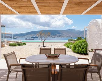 Donum Dei - Parikia - Patio