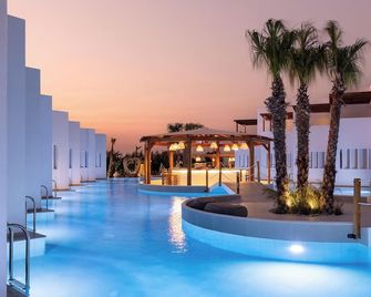 Martini Boutique Resort - לאליסוס - בריכה