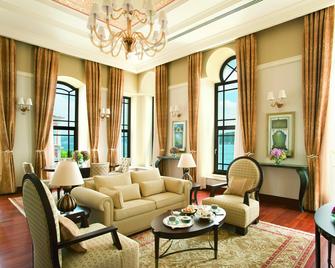 Four Seasons Hotel Istanbul at the Bosphorus - Istanbul - Living room