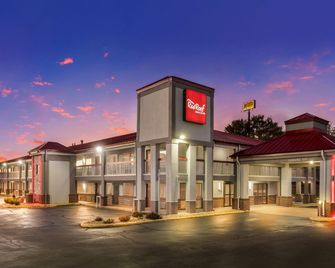 Red Roof Inn & Suites Athens, AL - Athens - Gebouw