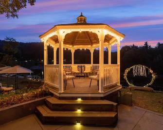 Boho Manor Resort - Studio E - Monte Rio - Binnenhof