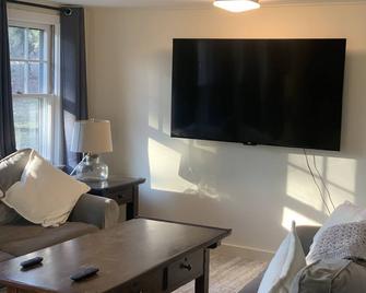 Cozy family and pet friendly 3BR Home - Southbury