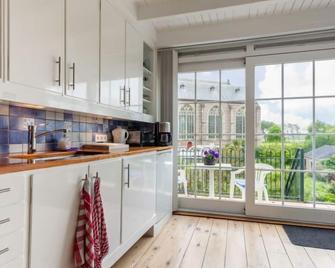Dijkhuisje by Interhome - Brouwershaven - Kitchen
