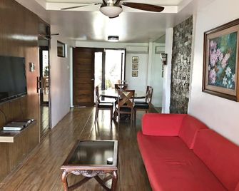 Pura Vida Villas - Tagaytay - Living room