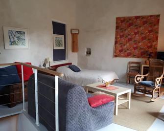 The wealth of nature in the heart of a village - Mollans-sur-Ouvèze - Habitación